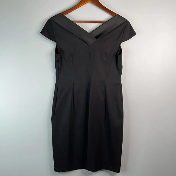 CONNECTED APPAREL Satin Trim Dress Black V-neck Cap Sleeve Form Fitting Size 10 - Picture 7 of 11